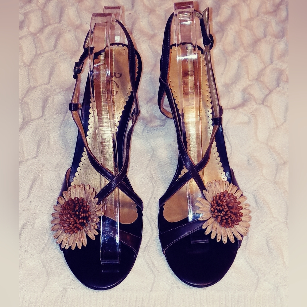 BCBG STRAPPY SANDALS